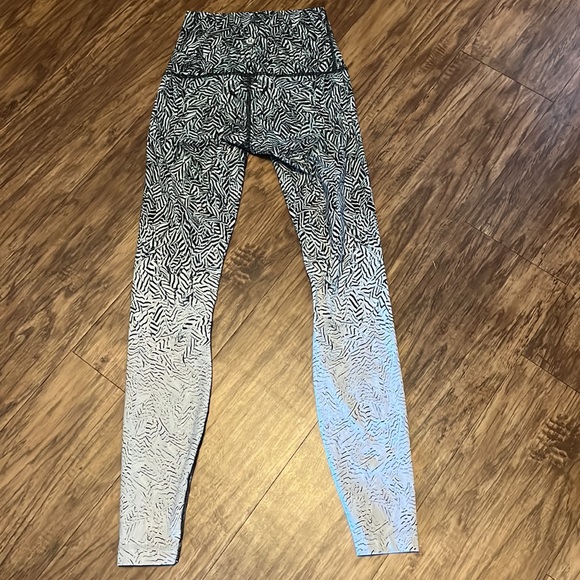 Lululemon Hi Rise Wunder Under - Picture 5 of 9